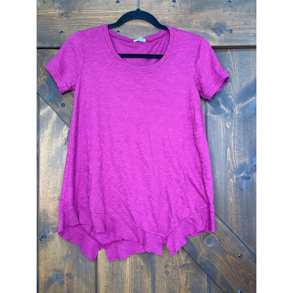 Jethro women’s small magenta rough hem t shirt
